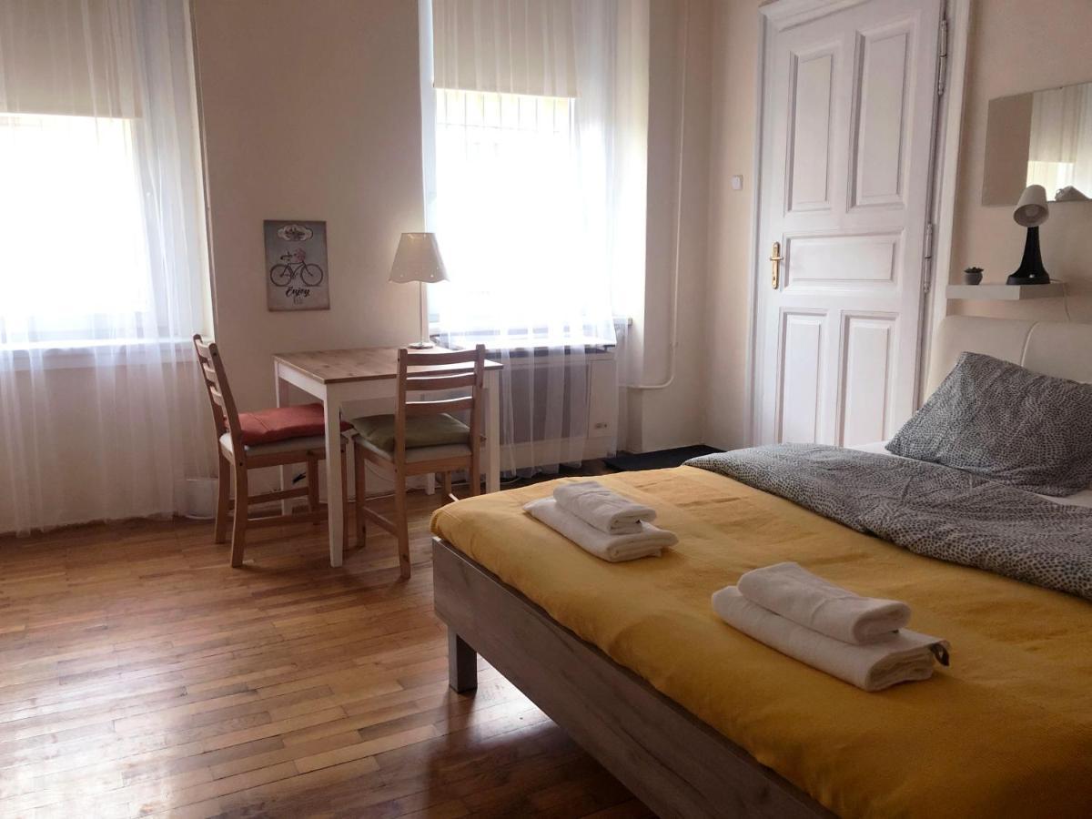 V57 Apartment Oktogon Budapest Eksteriør billede