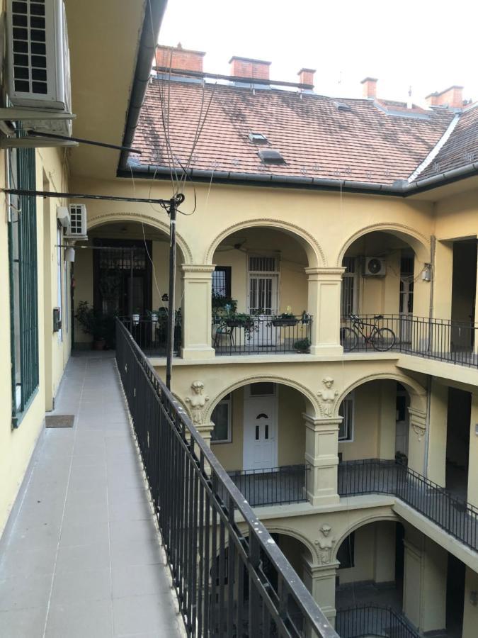 V57 Apartment Oktogon Budapest Eksteriør billede