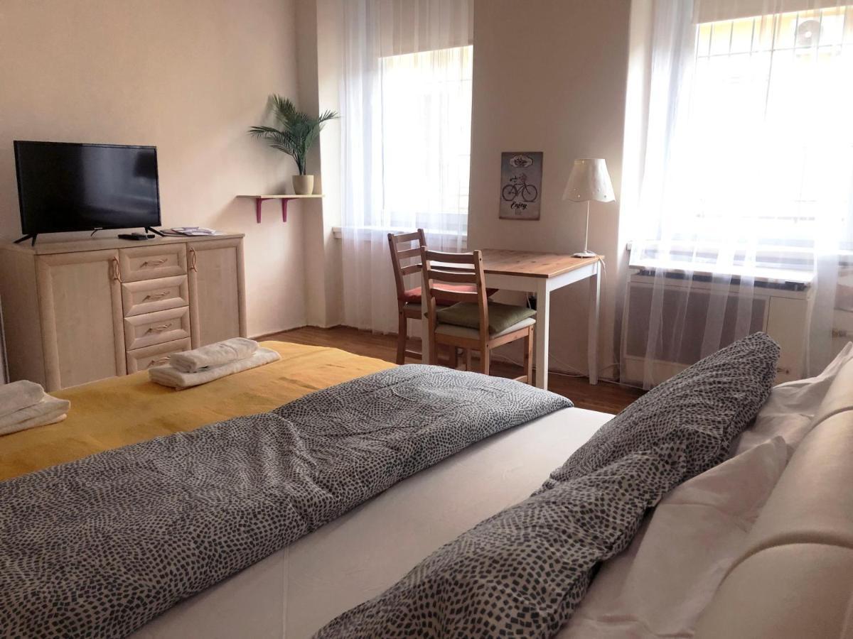 V57 Apartment Oktogon Budapest Eksteriør billede